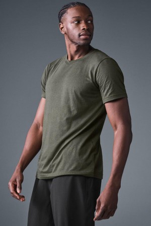 Stealth Green Men Alo Yoga Triumph Tee | Australia 43078-HBDT