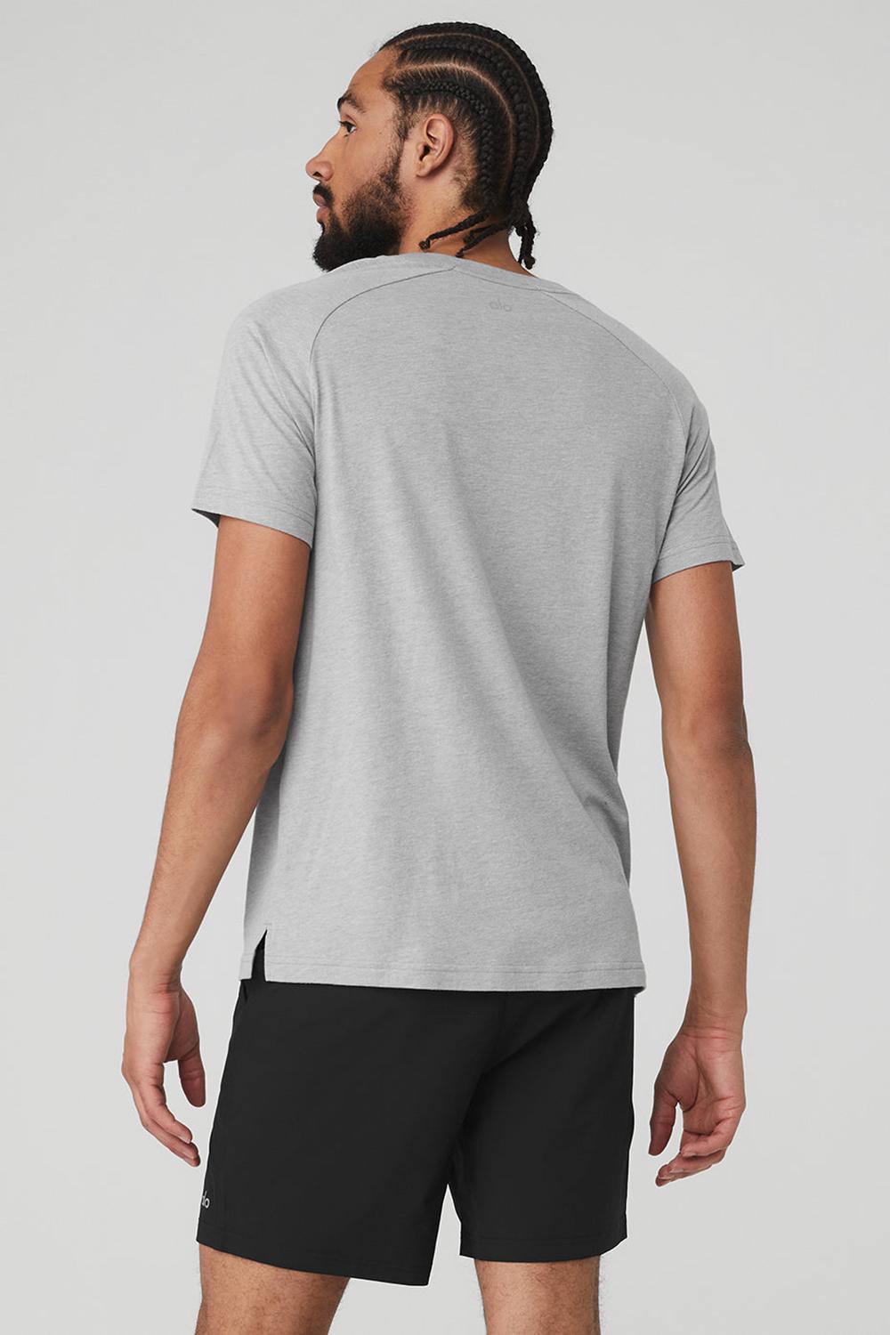 Athletic Heather Grey Men Alo Yoga Triumph Raglan Tee | Australia  76805-XIOM