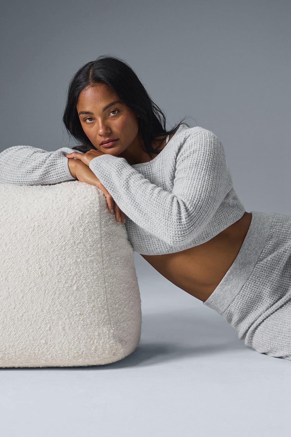Athletic Heather Grey Women Alo Yoga Cashmere Plush Waffle Cropped Long Sleeve | Australia  47395-MQFP