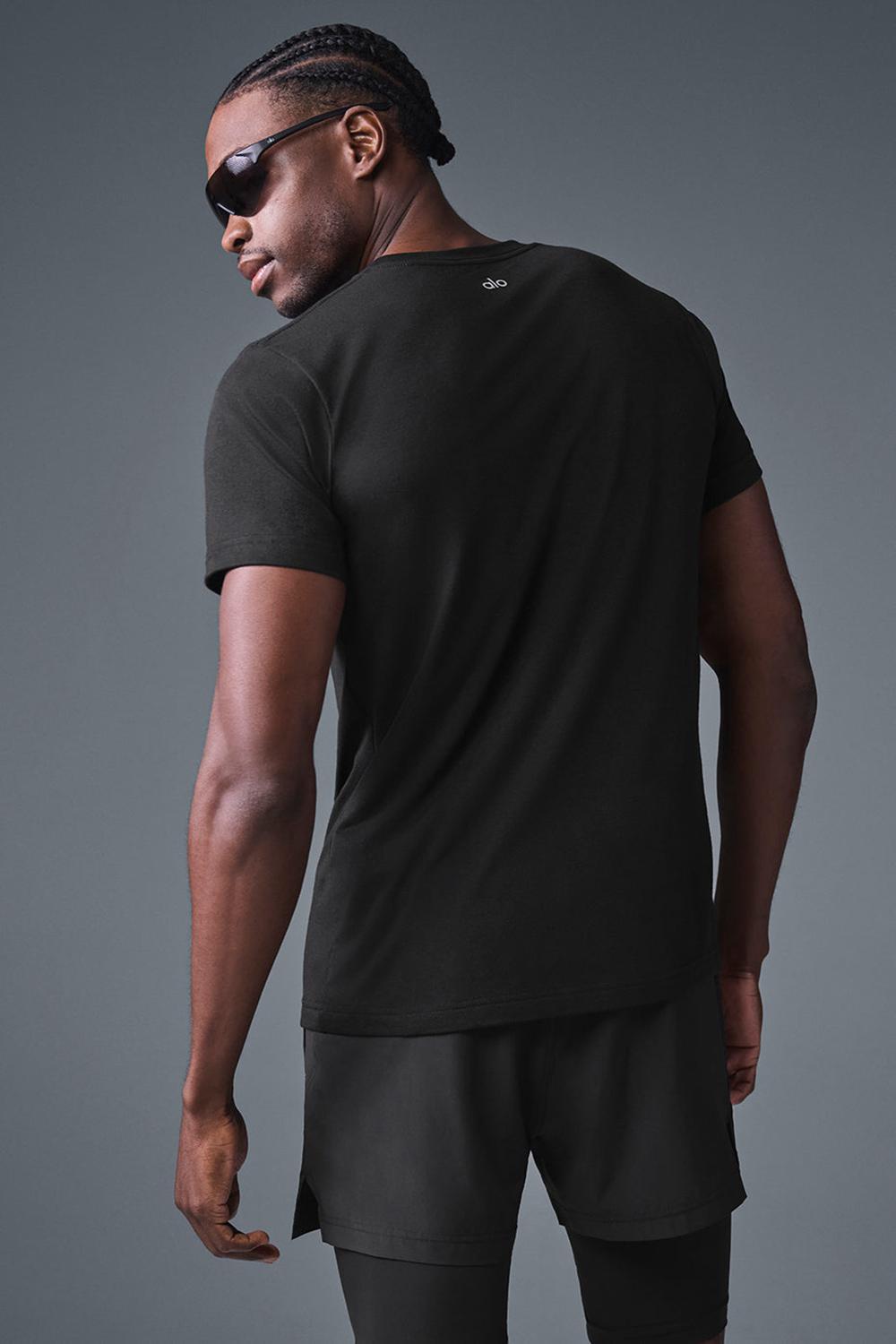 Black Men Alo Yoga Triumph Tee | Australia  21435-NKRW