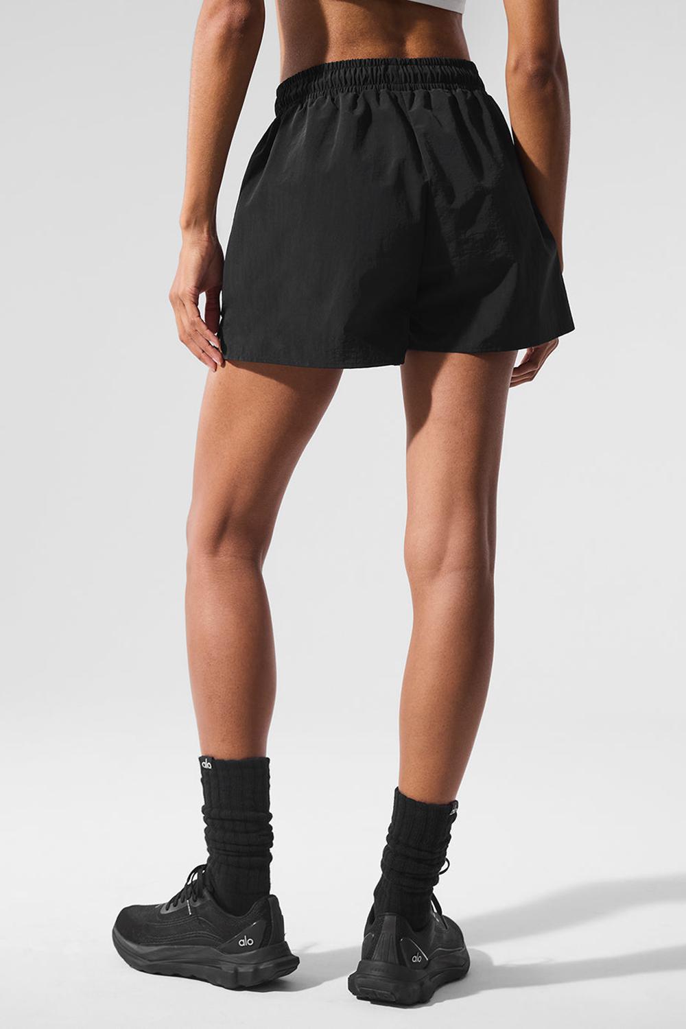 Black Women Alo Yoga Alumni Short | Australia  95678-PLUI