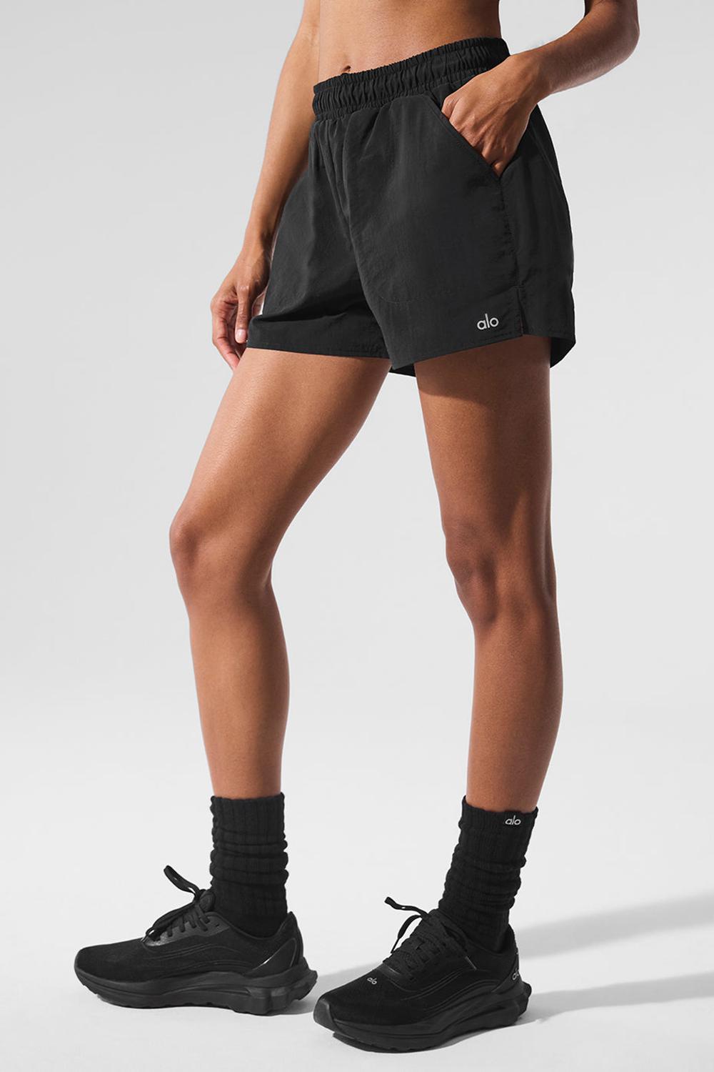 Black Women Alo Yoga Alumni Short | Australia  95678-PLUI