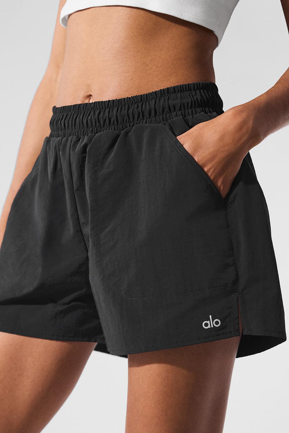 Black Women Alo Yoga Alumni Short | Australia  95678-PLUI