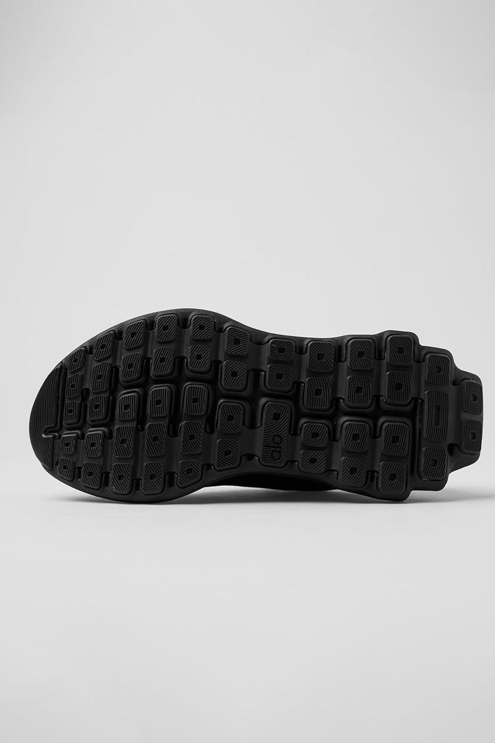 Black / Black Men Alo Yoga Runner | Australia  91562-BFMT