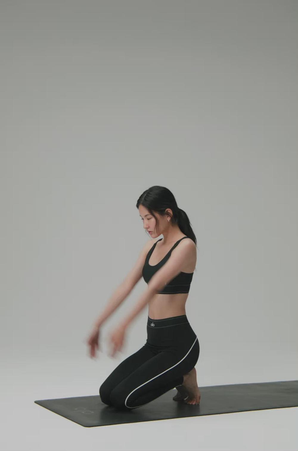 Black / White Women Alo Yoga Airlift Suit Up Bra | Australia  06941-TLFR
