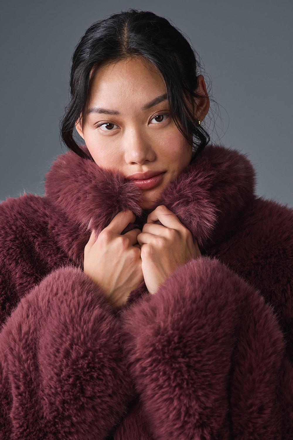 Burgundy Truffle Women Alo Yoga Opulent Faux Fur Cropped Jacket | Australia  30159-RMUT