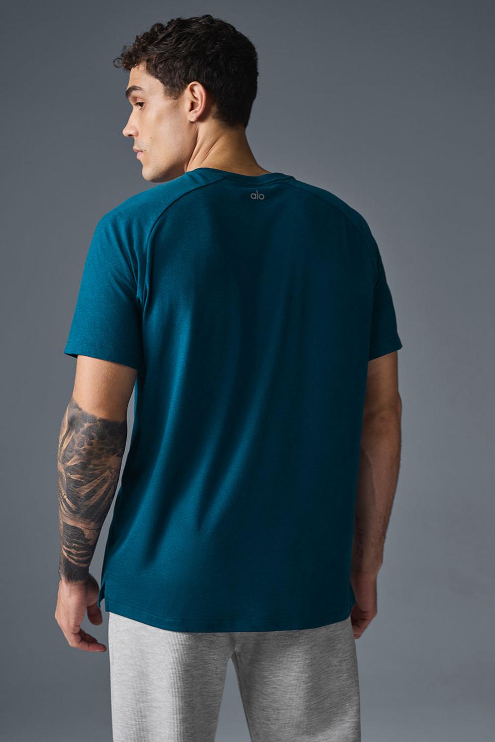 Eclipse Blue Men Alo Yoga Triumph Raglan Tee | Australia  79364-SZIU