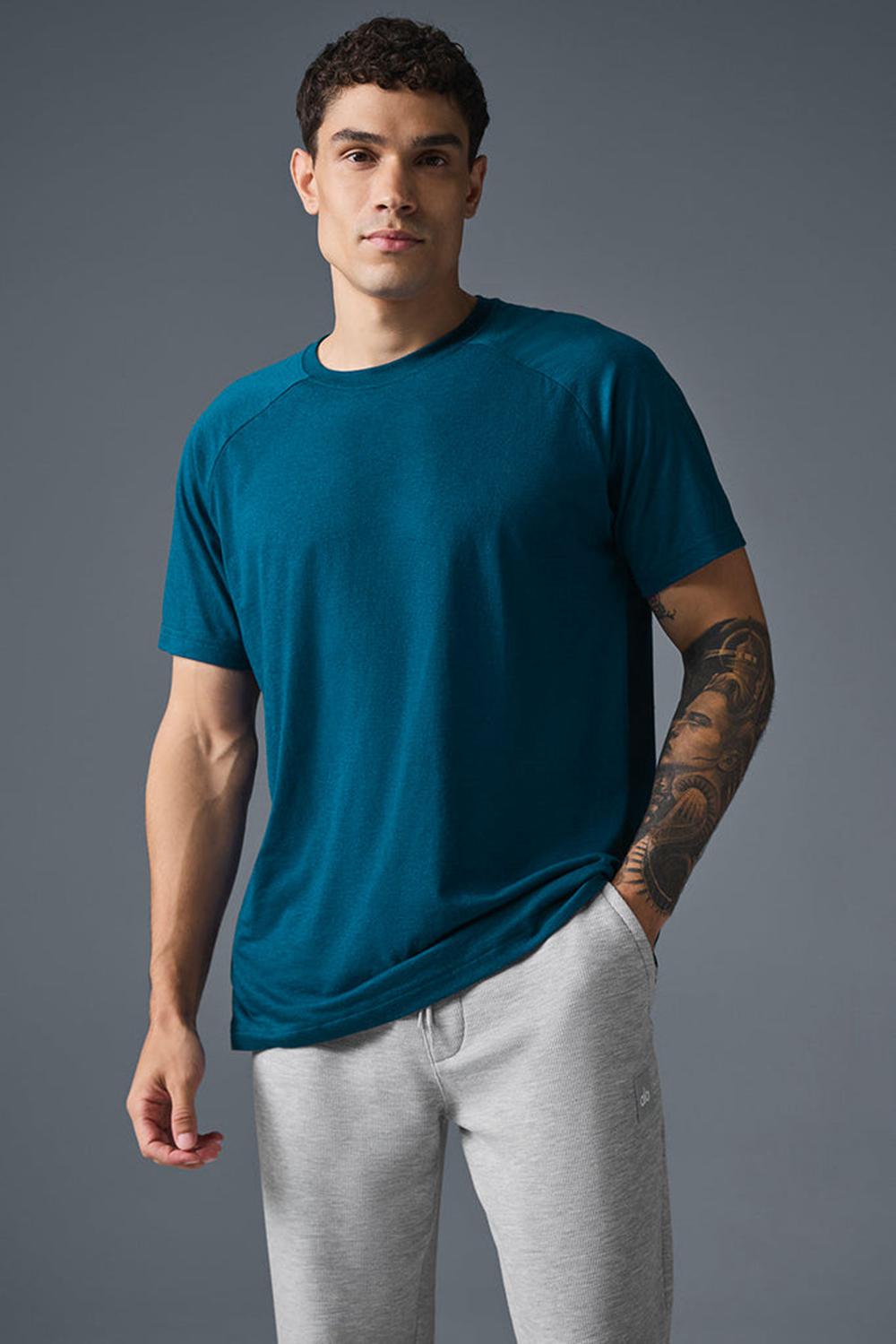 Eclipse Blue Men Alo Yoga Triumph Raglan Tee | Australia  79364-SZIU