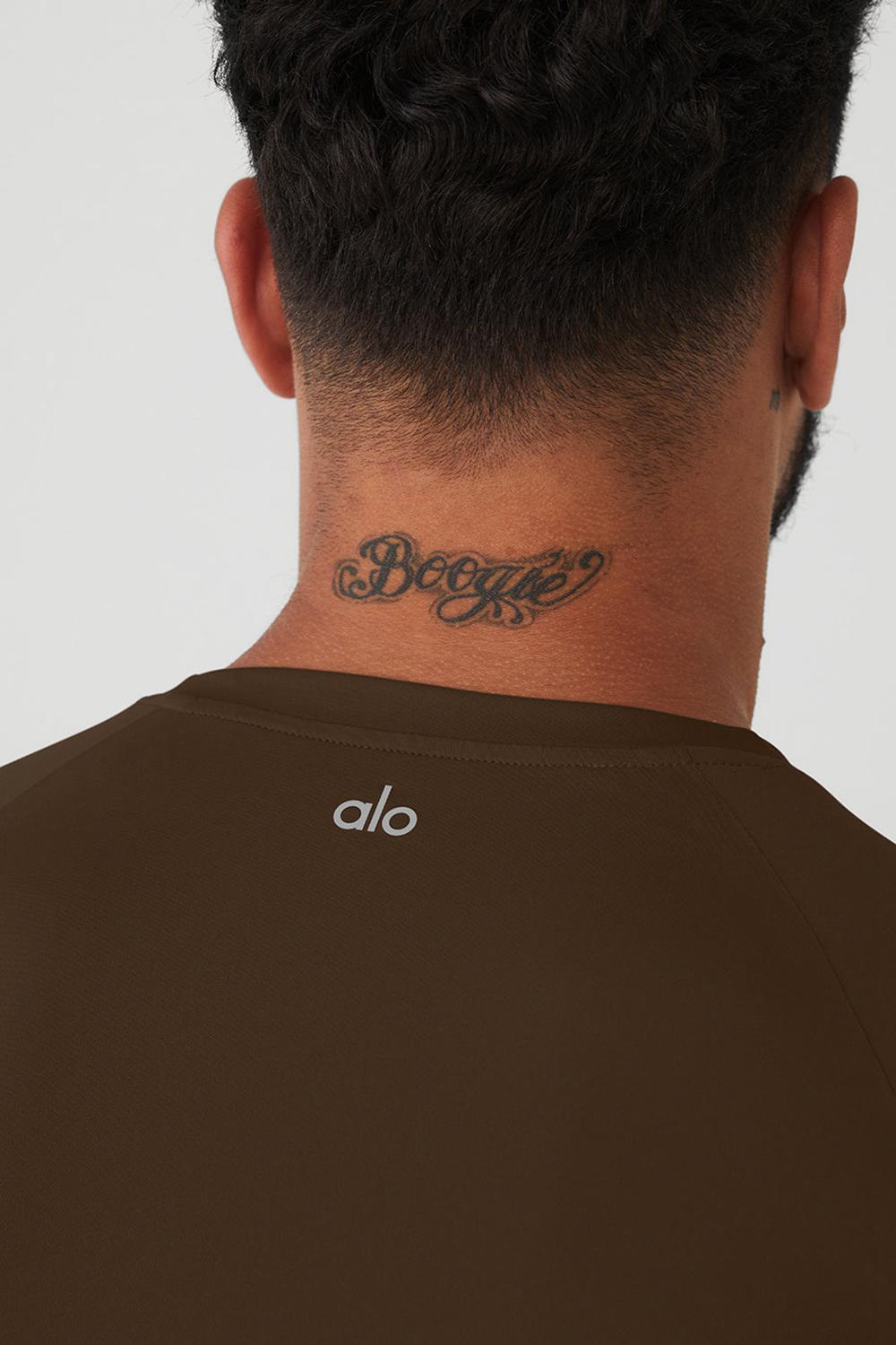 Espresso Men Alo Yoga Idol Long Sleeve Performance Tee | Australia  97238-NFVS