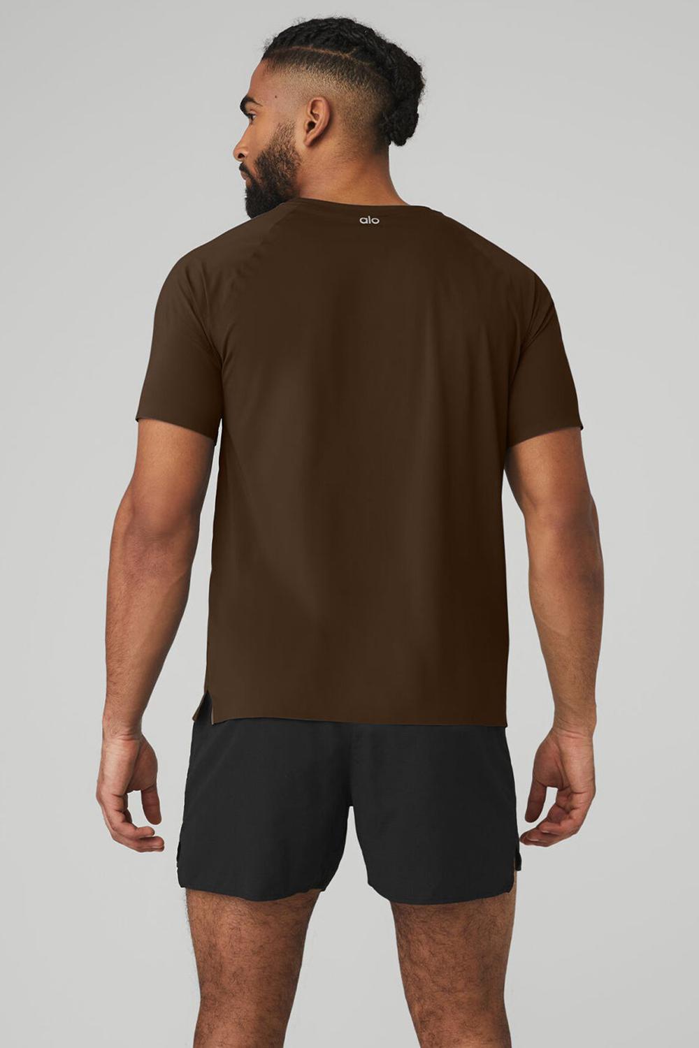 Espresso Men Alo Yoga Idol Performance Tee | Australia  72453-QVWP