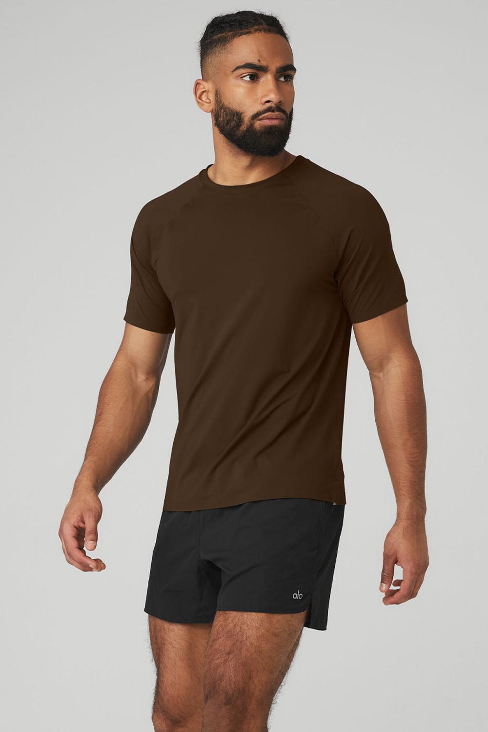 Espresso Men Alo Yoga Idol Performance Tee | Australia  72453-QVWP