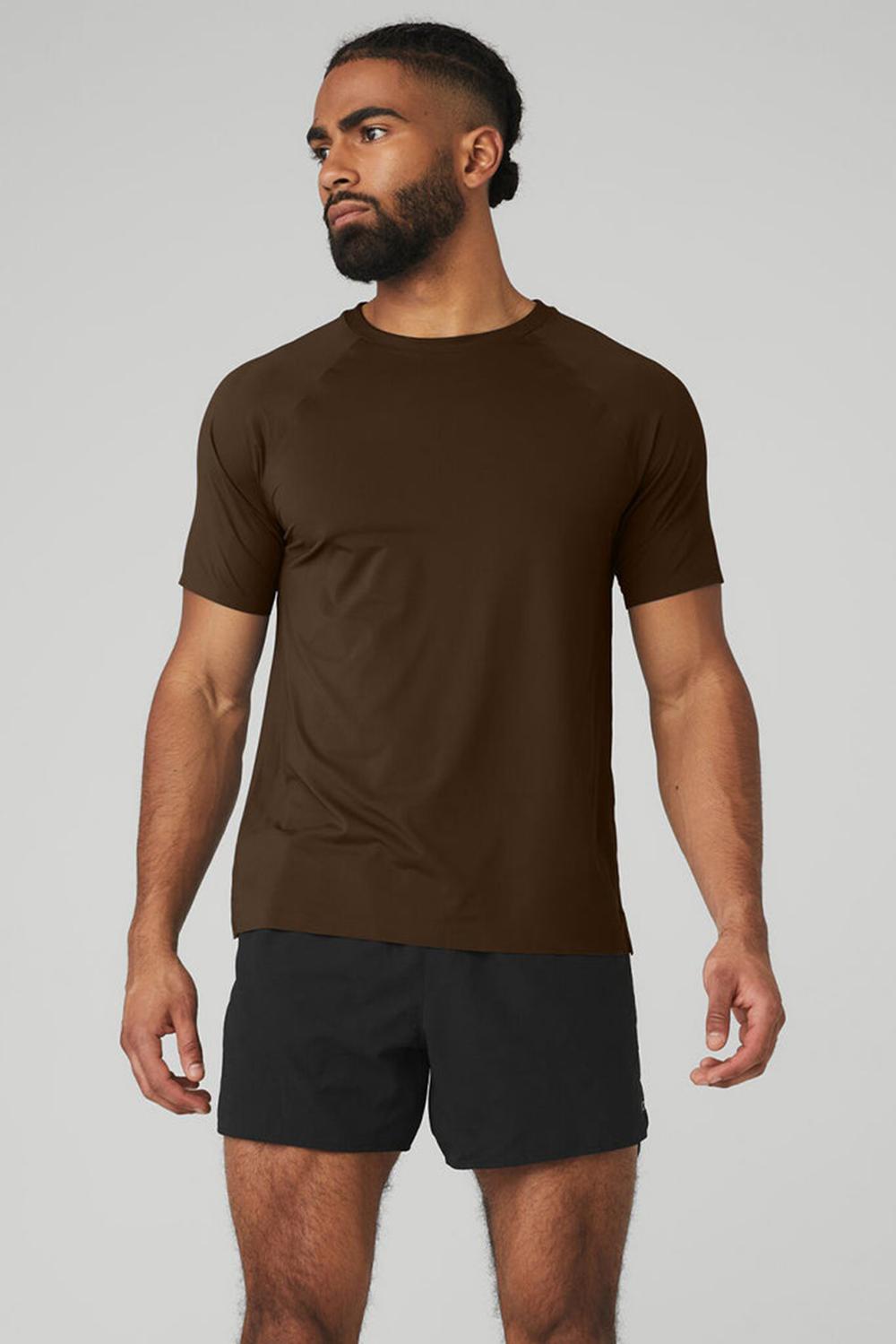 Espresso Men Alo Yoga Idol Performance Tee | Australia  72453-QVWP