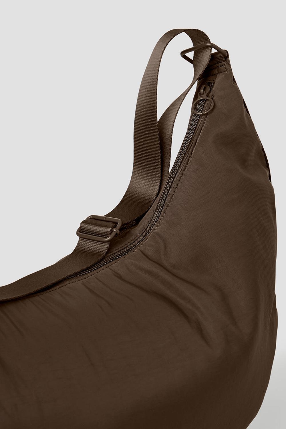Espresso Men Alo Yoga Om The Go Gym Sling Bag | Australia  54178-OVDZ