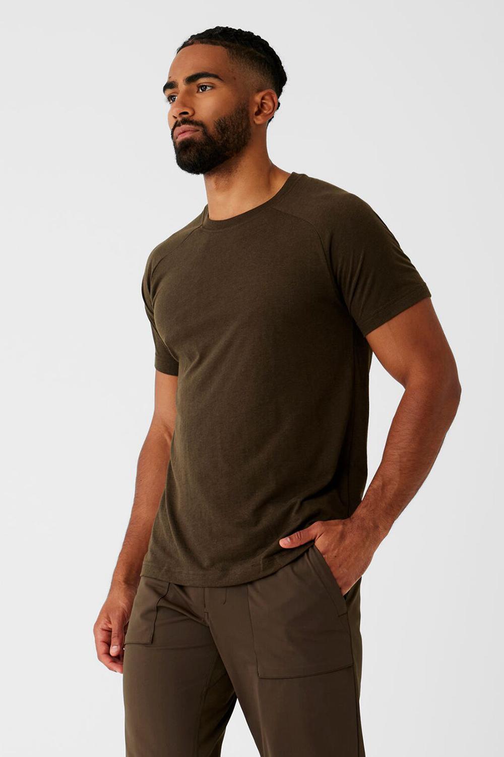 Espresso Men Alo Yoga Triumph Raglan Tee | Australia  73596-XFNC