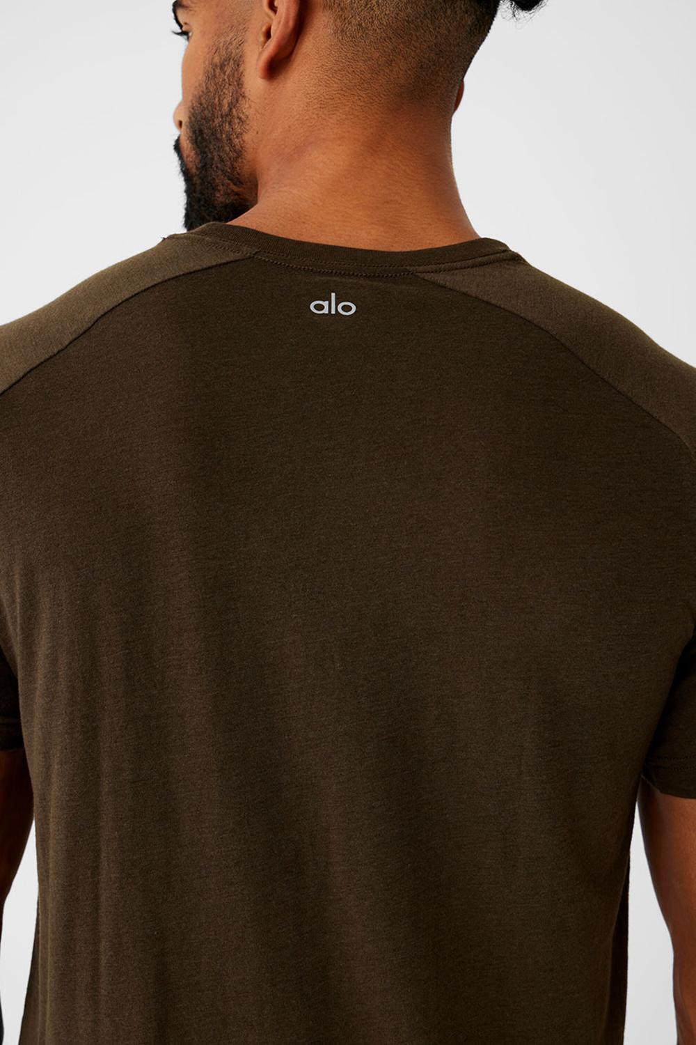Espresso Men Alo Yoga Triumph Raglan Tee | Australia  73596-XFNC