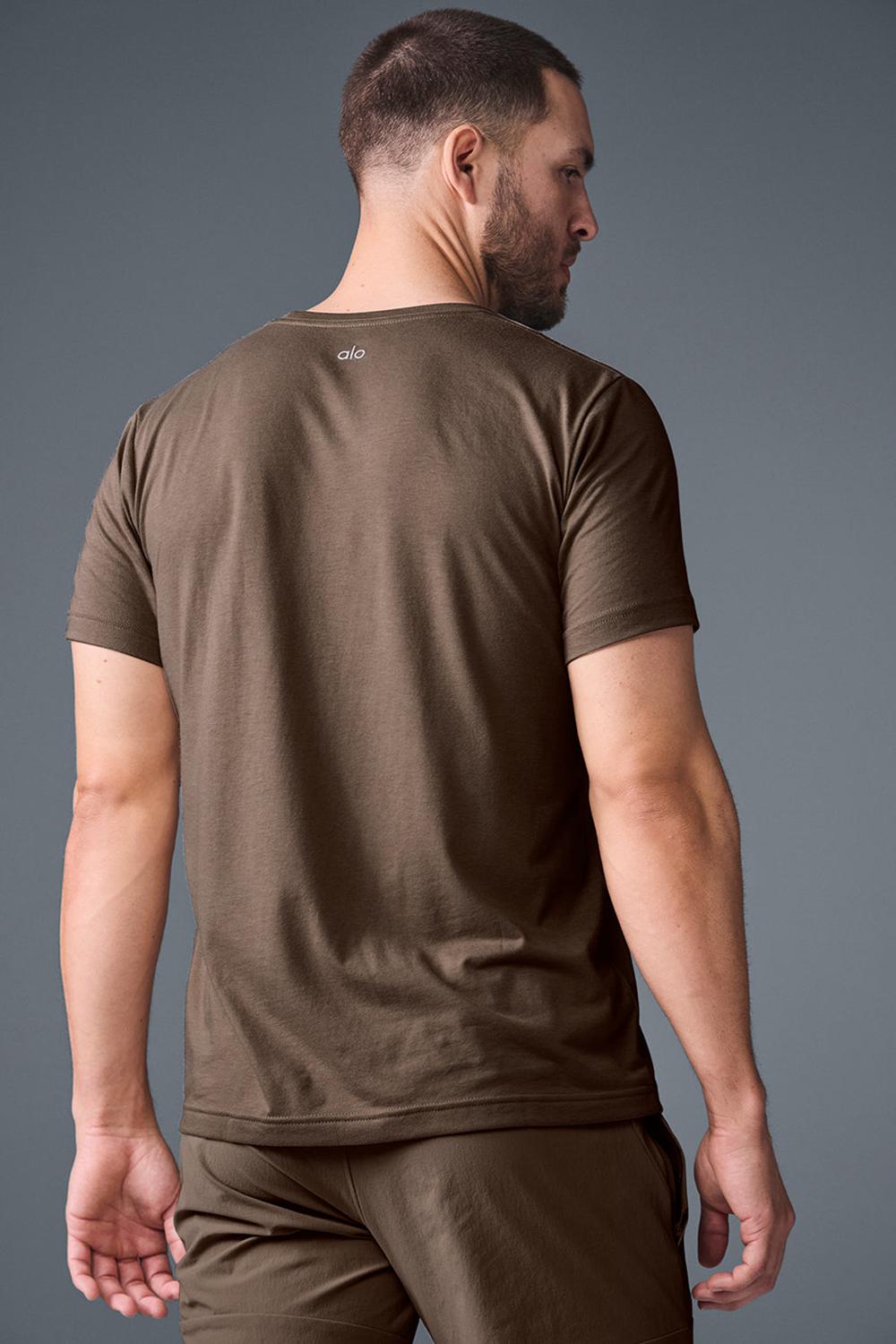 Espresso Men Alo Yoga Triumph Tee | Australia  52947-IYFJ