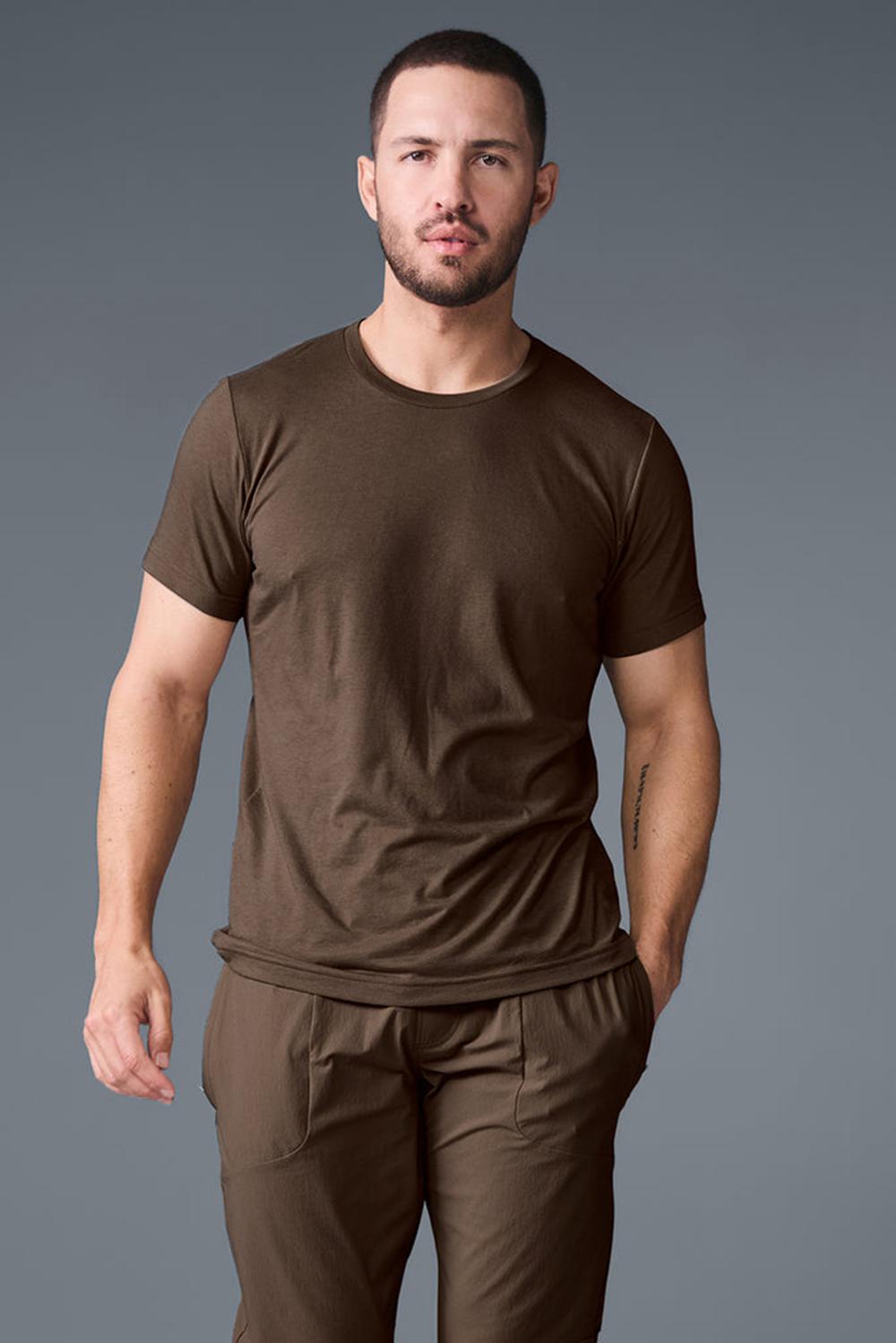 Espresso Men Alo Yoga Triumph Tee | Australia  52947-IYFJ