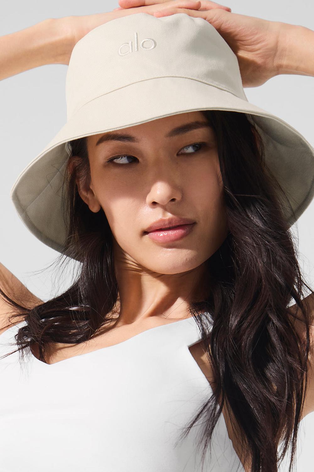 Fresh Linen Men Alo Yoga Weekender Bucket Hat | Australia  23078-DXFS