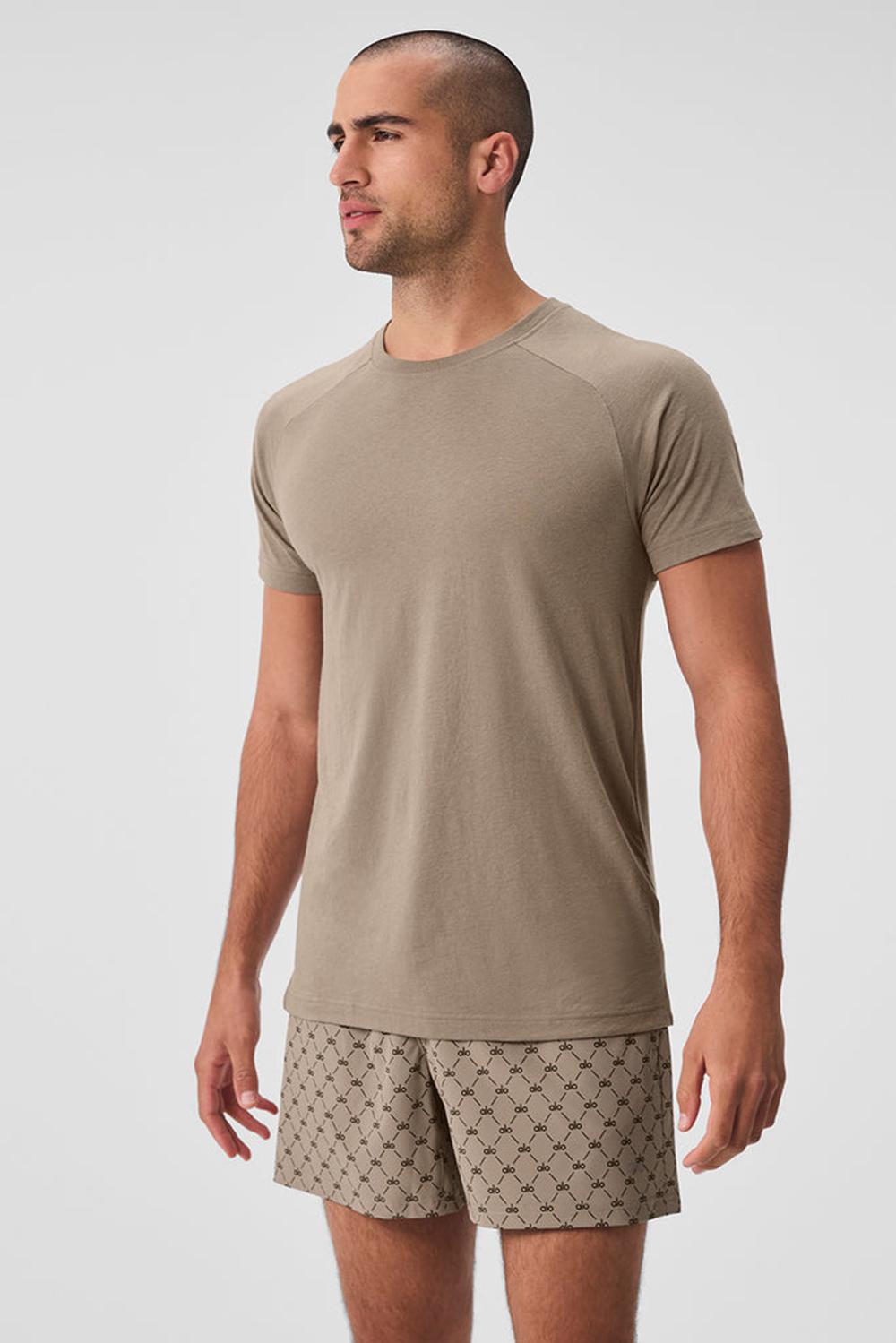 Gravel Men Alo Yoga The Triumph Crew Neck Tee | Australia  37806-VZNS