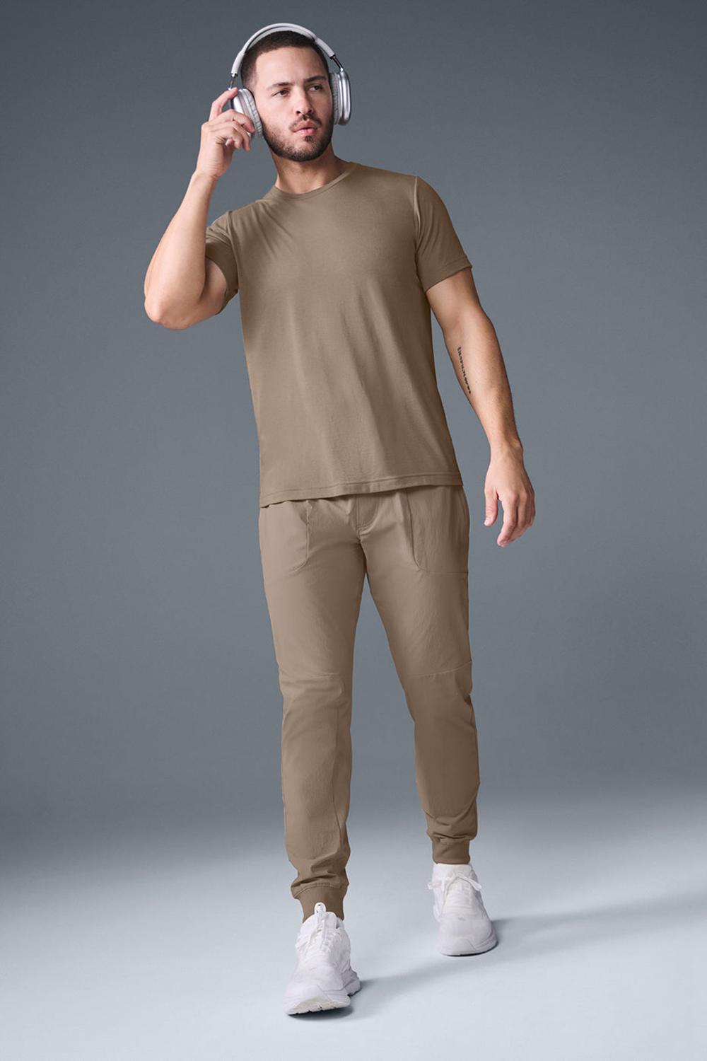 Gravel Men Alo Yoga Triumph Tee | Australia  74590-NLYJ