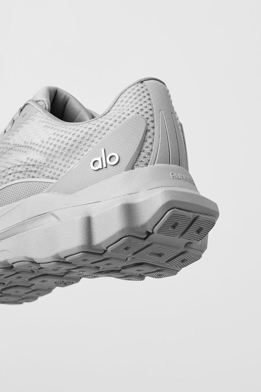 Grey / Grey Men Alo Yoga Runner | Australia  40852-ETIO