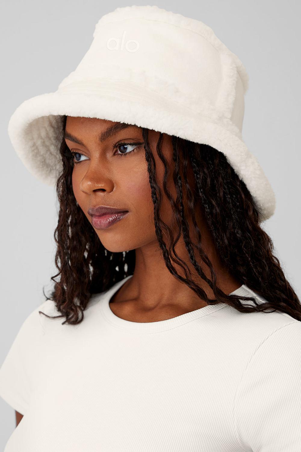 Ivory Men Alo Yoga Winterfun Bucket Hat | Australia  85941-DCBI