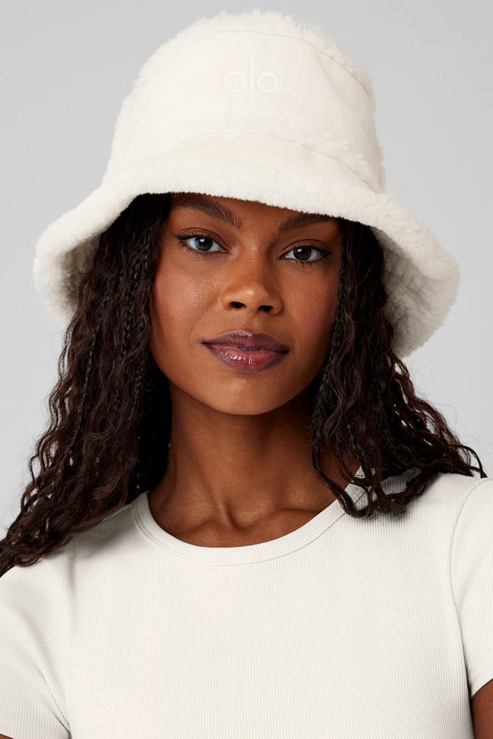 Ivory Men Alo Yoga Winterfun Bucket Hat | Australia  85941-DCBI