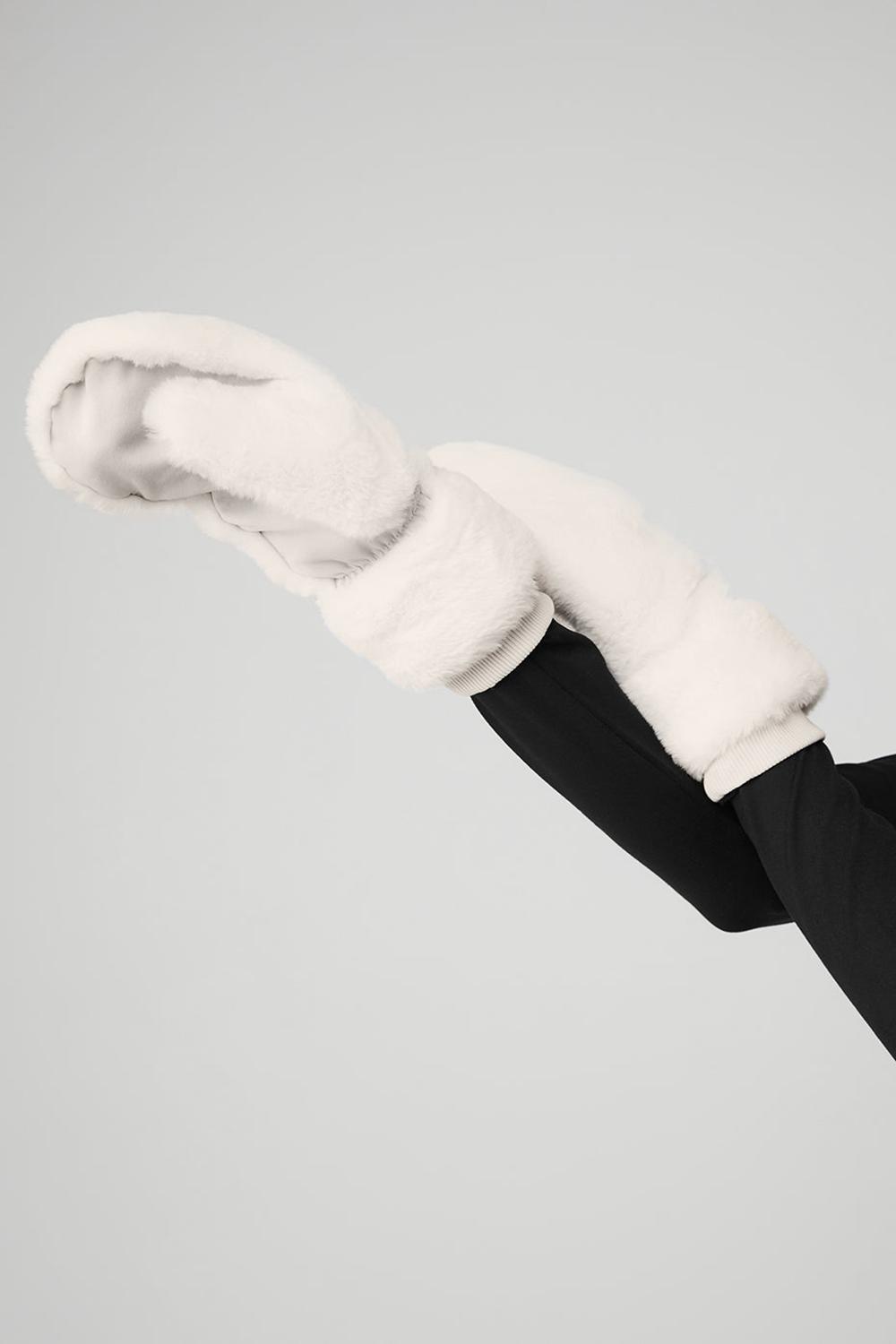 Ivory Women Alo Yoga Faux Fur Mittens | Australia  90854-ZXLK