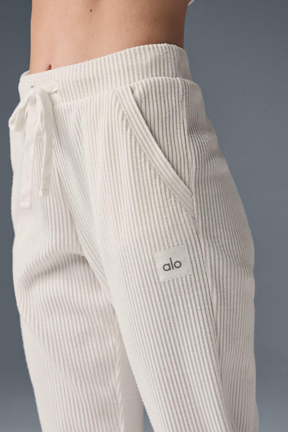 Ivory Women Alo Yoga Muse Sweatpant | Australia  14962-IFBW