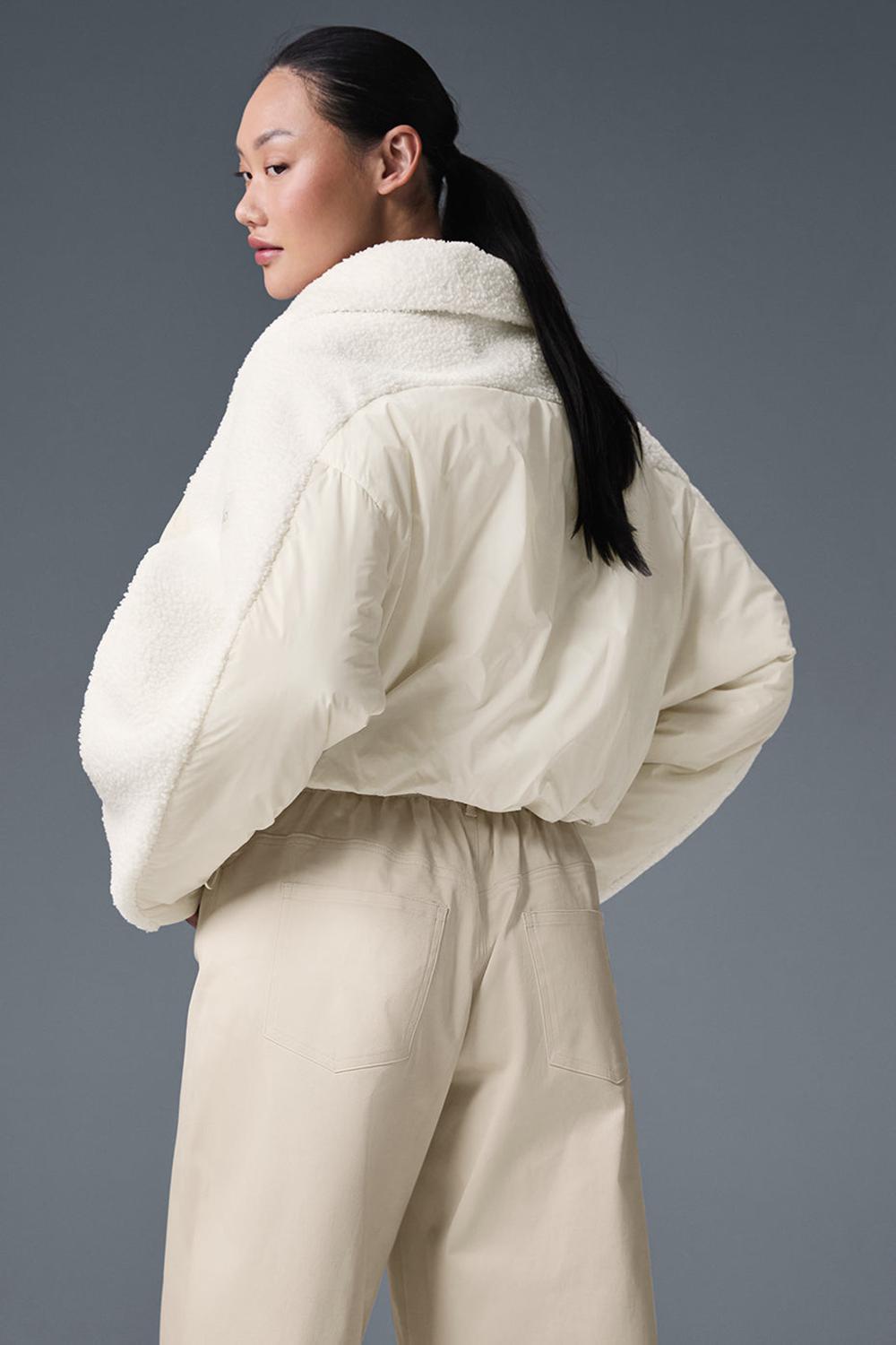 Ivory / Ivory Women Alo Yoga Sherpa Cozy Escape Puffer Jacket | Australia  16893-ISAO