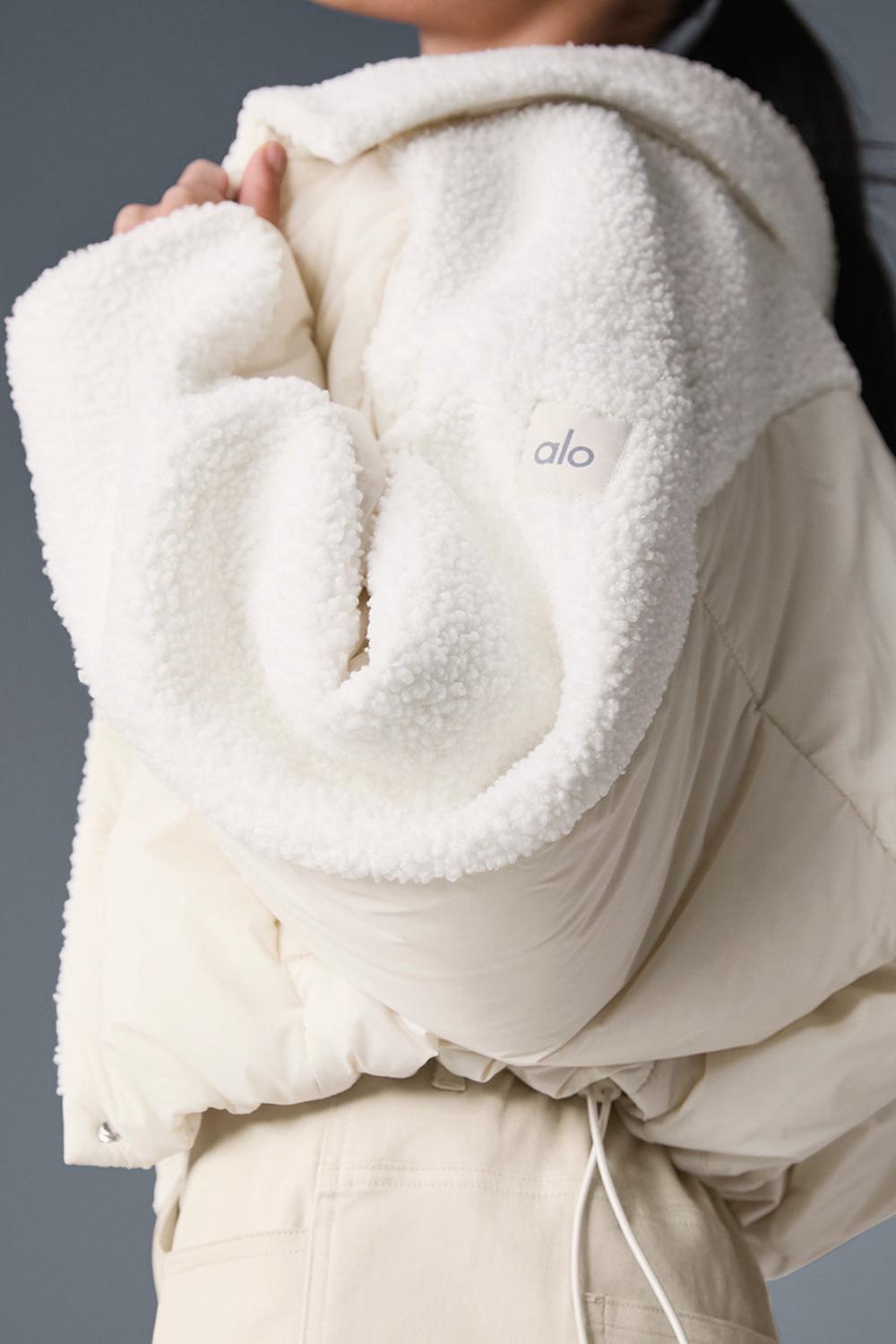 Ivory / Ivory Women Alo Yoga Sherpa Cozy Escape Puffer Jacket | Australia  16893-ISAO