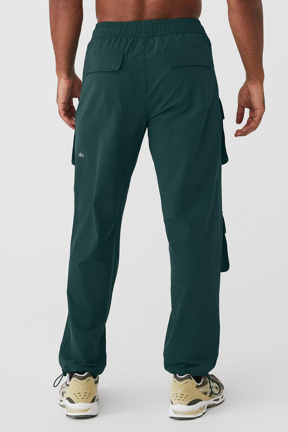 Midnight Green Men Alo Yoga Cargo Venture Pant | Australia  71239-ZHUP
