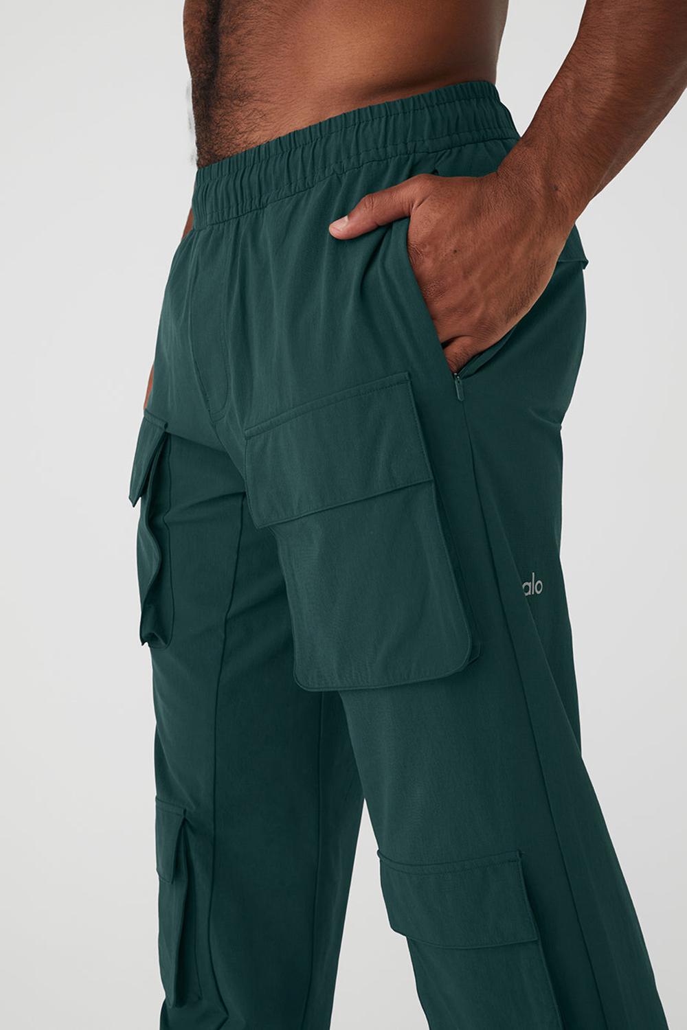 Midnight Green Men Alo Yoga Cargo Venture Pant | Australia  71239-ZHUP