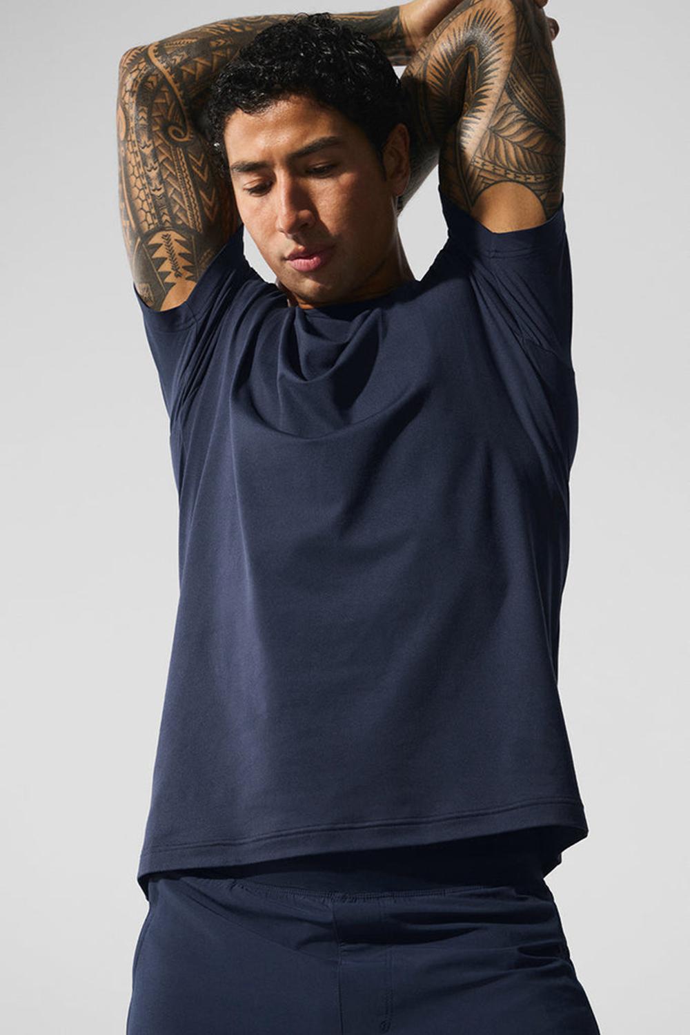 Navy Men Alo Yoga Conquer Reform Crewneck Short Sleeve | Australia  61845-OBUQ