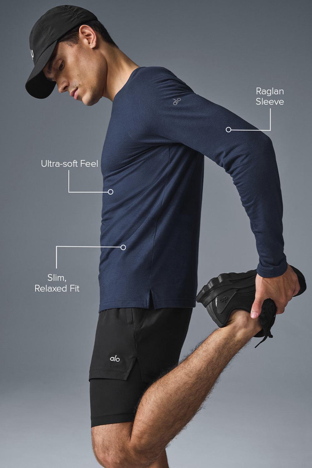 Navy Men Alo Yoga Triumph Long Sleeve Tee | Australia  20483-LFKZ