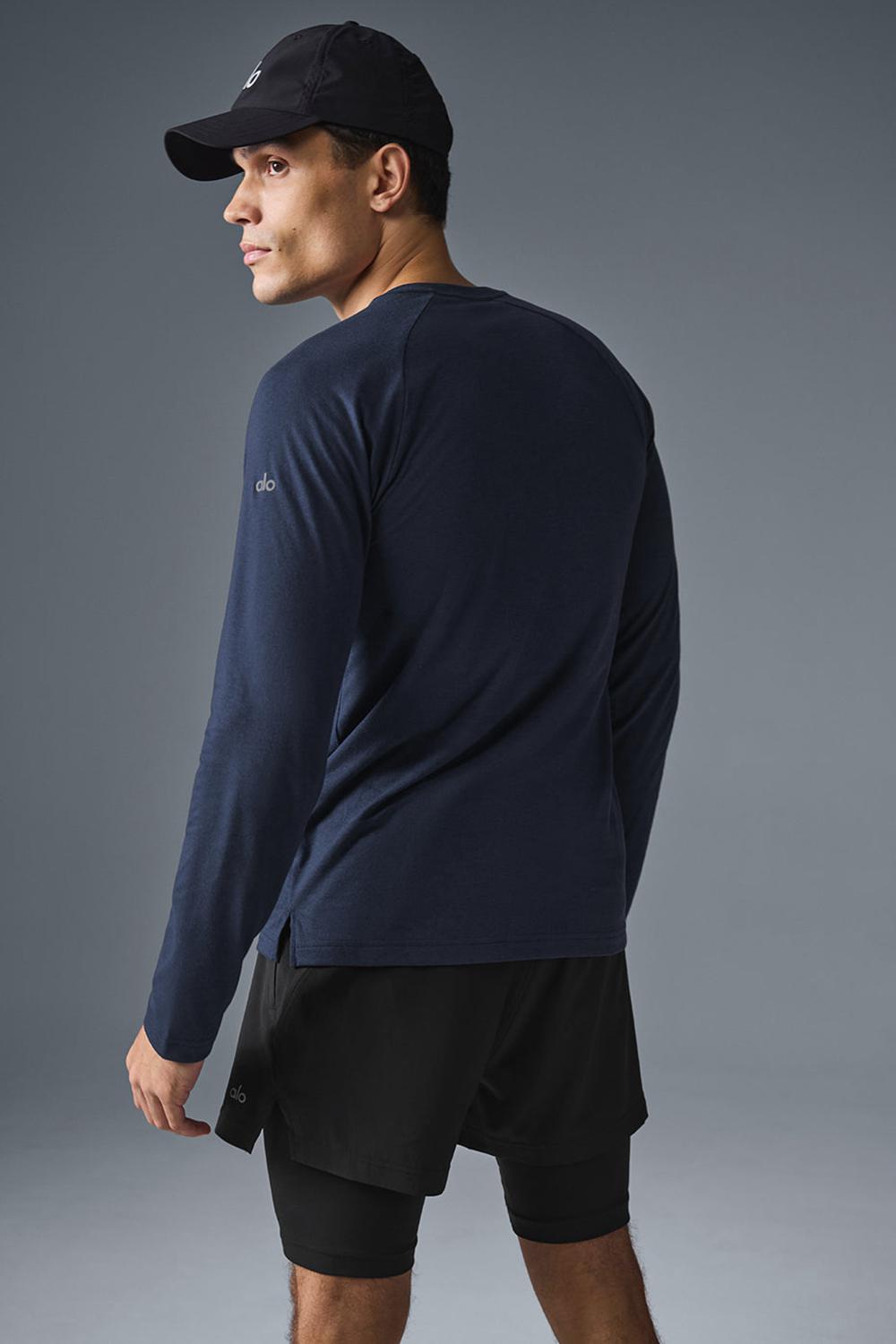 Navy Men Alo Yoga Triumph Long Sleeve Tee | Australia  20483-LFKZ