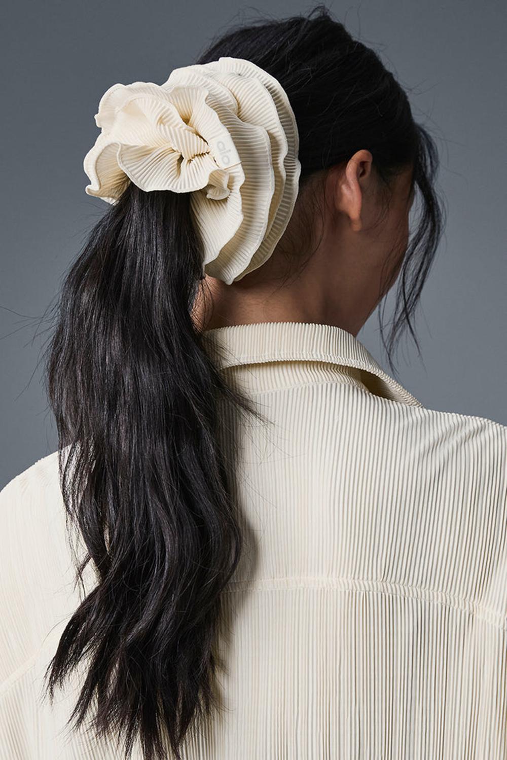 Oat Milk Women Alo Yoga Micro Plisse Oversize Scrunchie | Australia  91602-BZET