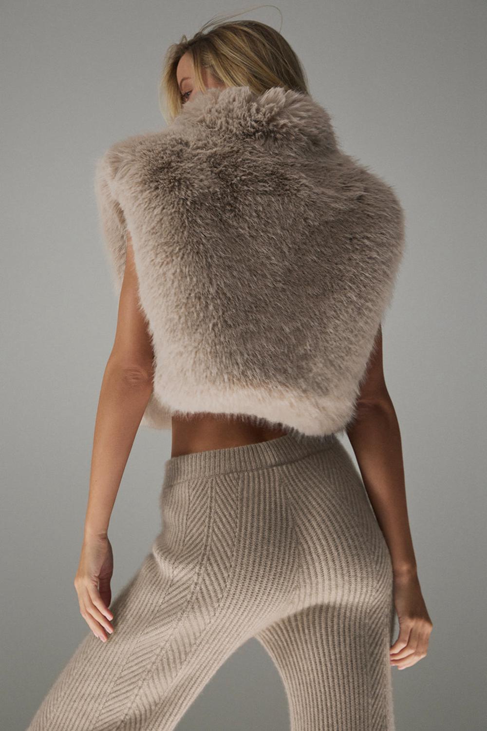 Oat Women Alo Yoga Opulent Faux Fur Cropped Vest | Australia  43207-ASDZ