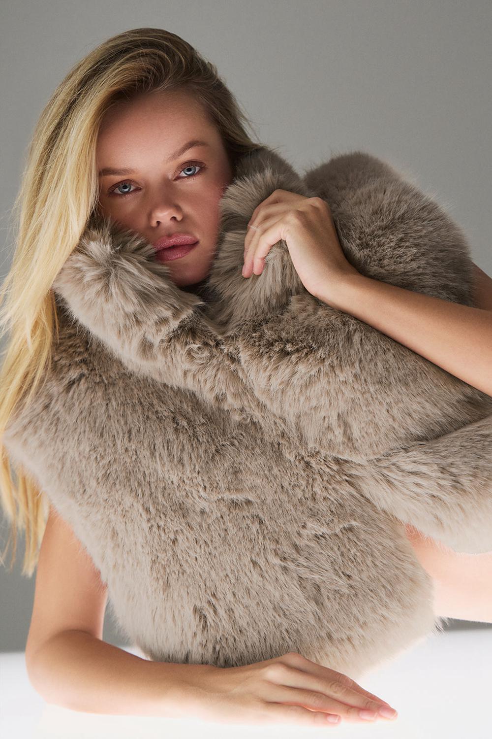 Oat Women Alo Yoga Opulent Faux Fur Cropped Vest | Australia  43207-ASDZ