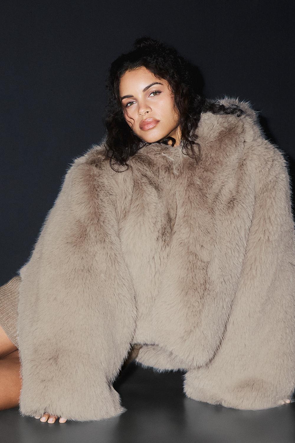 Oat Women Alo Yoga Opulent Faux Fur Statement Jacket | Australia  65742-BWJZ