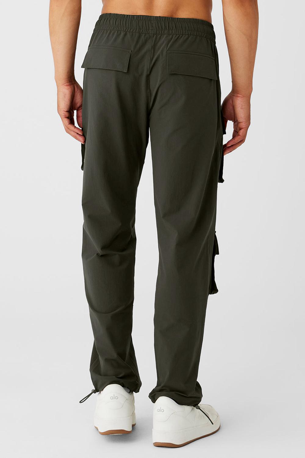 Stealth Green Men Alo Yoga Cargo Venture Pant | Australia  28467-QMGV