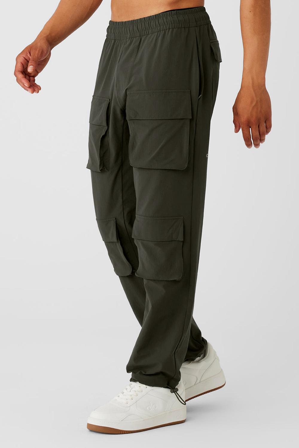 Stealth Green Men Alo Yoga Cargo Venture Pant | Australia  28467-QMGV