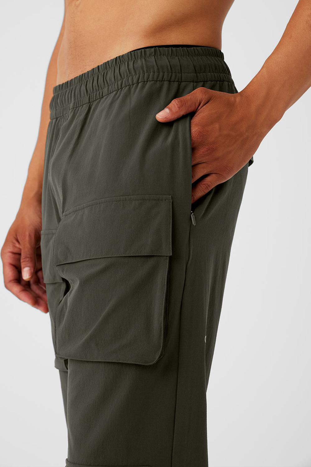 Stealth Green Men Alo Yoga Cargo Venture Pant | Australia  28467-QMGV