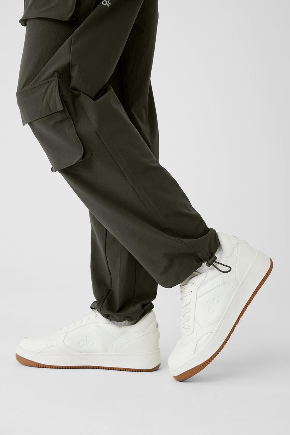 Stealth Green Men Alo Yoga Cargo Venture Pant | Australia  28467-QMGV