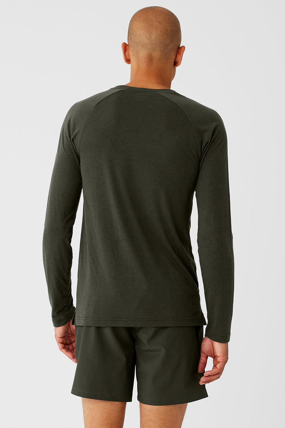 Stealth Green Men Alo Yoga Triumph Long Sleeve Tee | Australia  61942-GVWZ