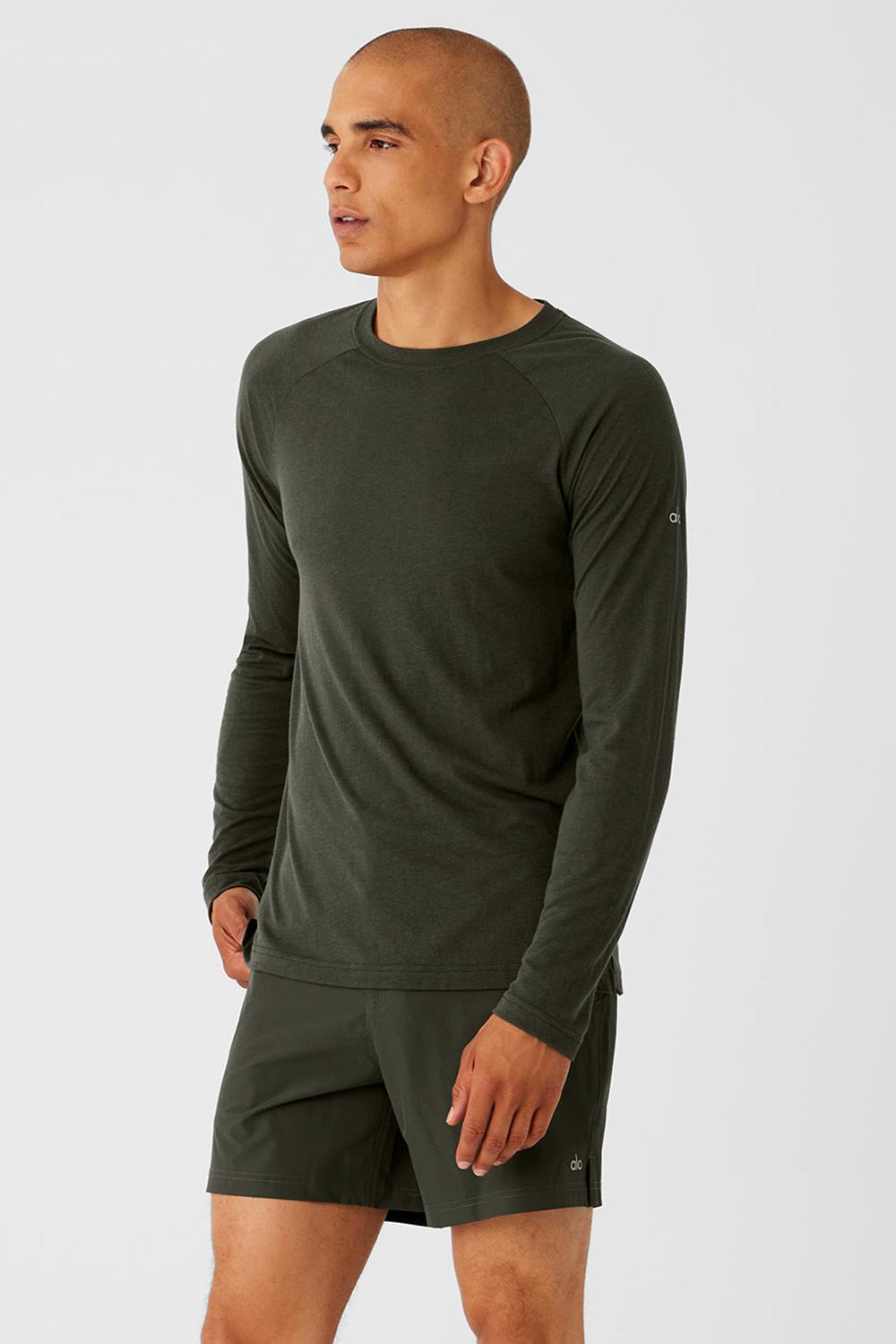 Stealth Green Men Alo Yoga Triumph Long Sleeve Tee | Australia  61942-GVWZ