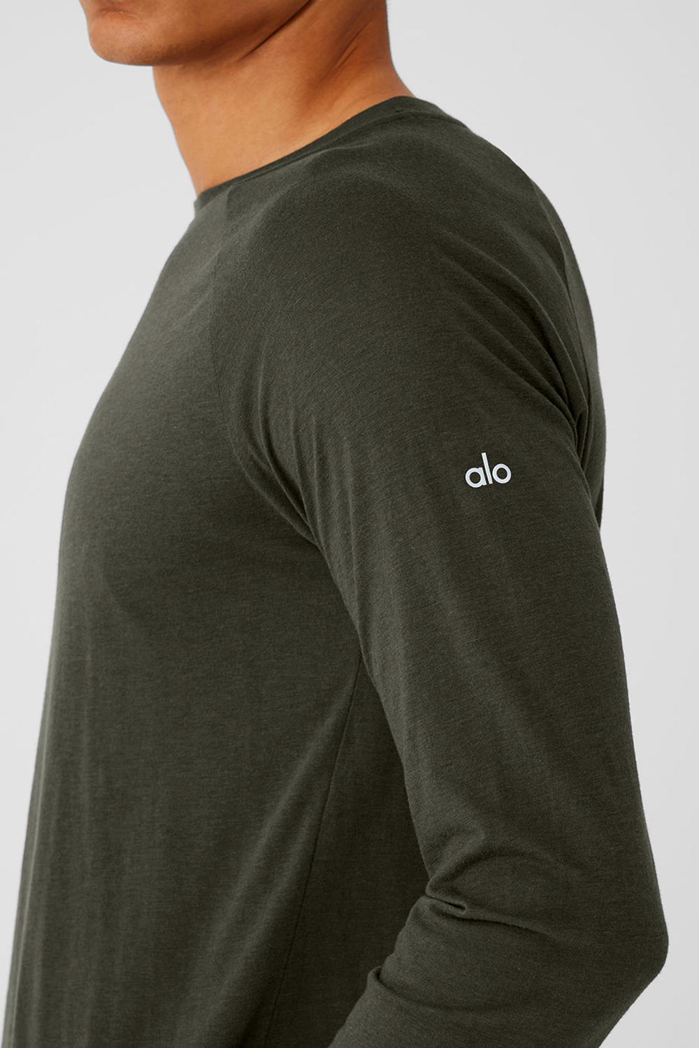 Stealth Green Men Alo Yoga Triumph Long Sleeve Tee | Australia  61942-GVWZ
