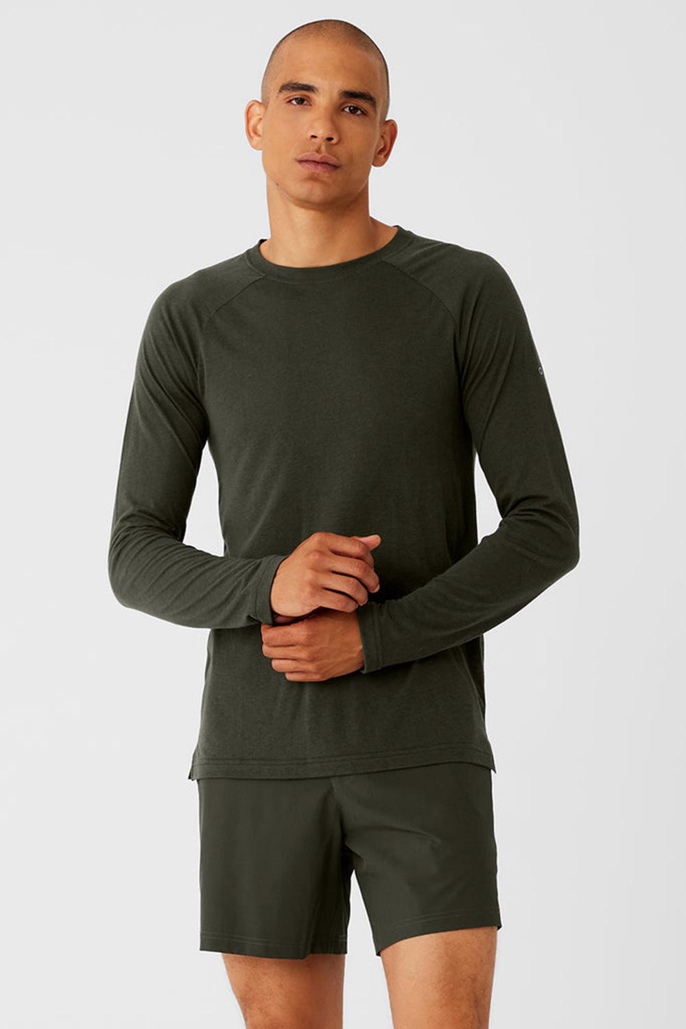 Stealth Green Men Alo Yoga Triumph Long Sleeve Tee | Australia  61942-GVWZ