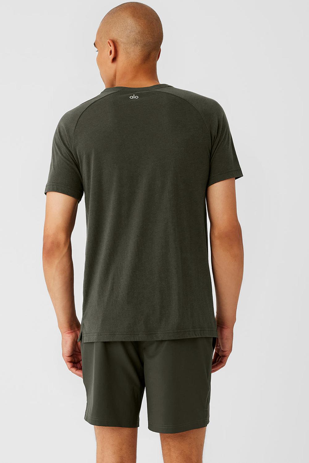 Stealth Green Men Alo Yoga Triumph Raglan Tee | Australia  79604-MPFT