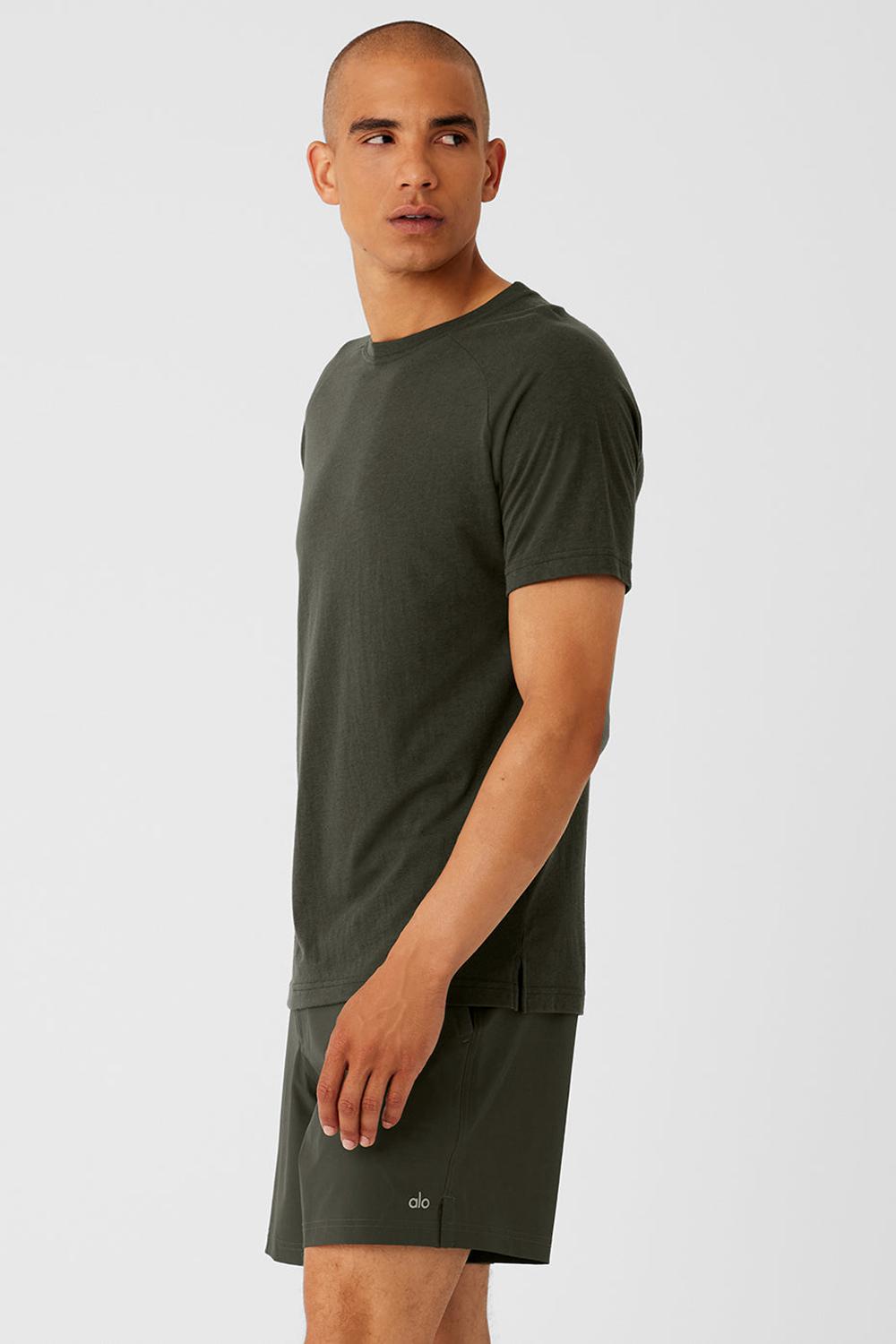 Stealth Green Men Alo Yoga Triumph Raglan Tee | Australia  79604-MPFT